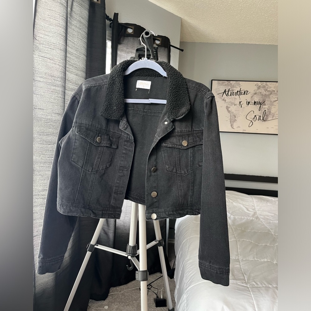 Women’s Black cropped jean jacket